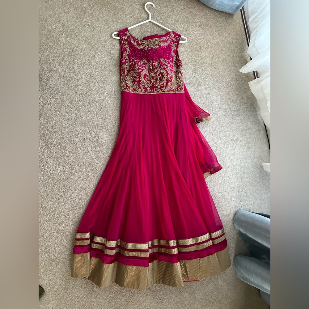 Beautiful Indian dress with churidar/pants and a dupatta/scarf in size S-M